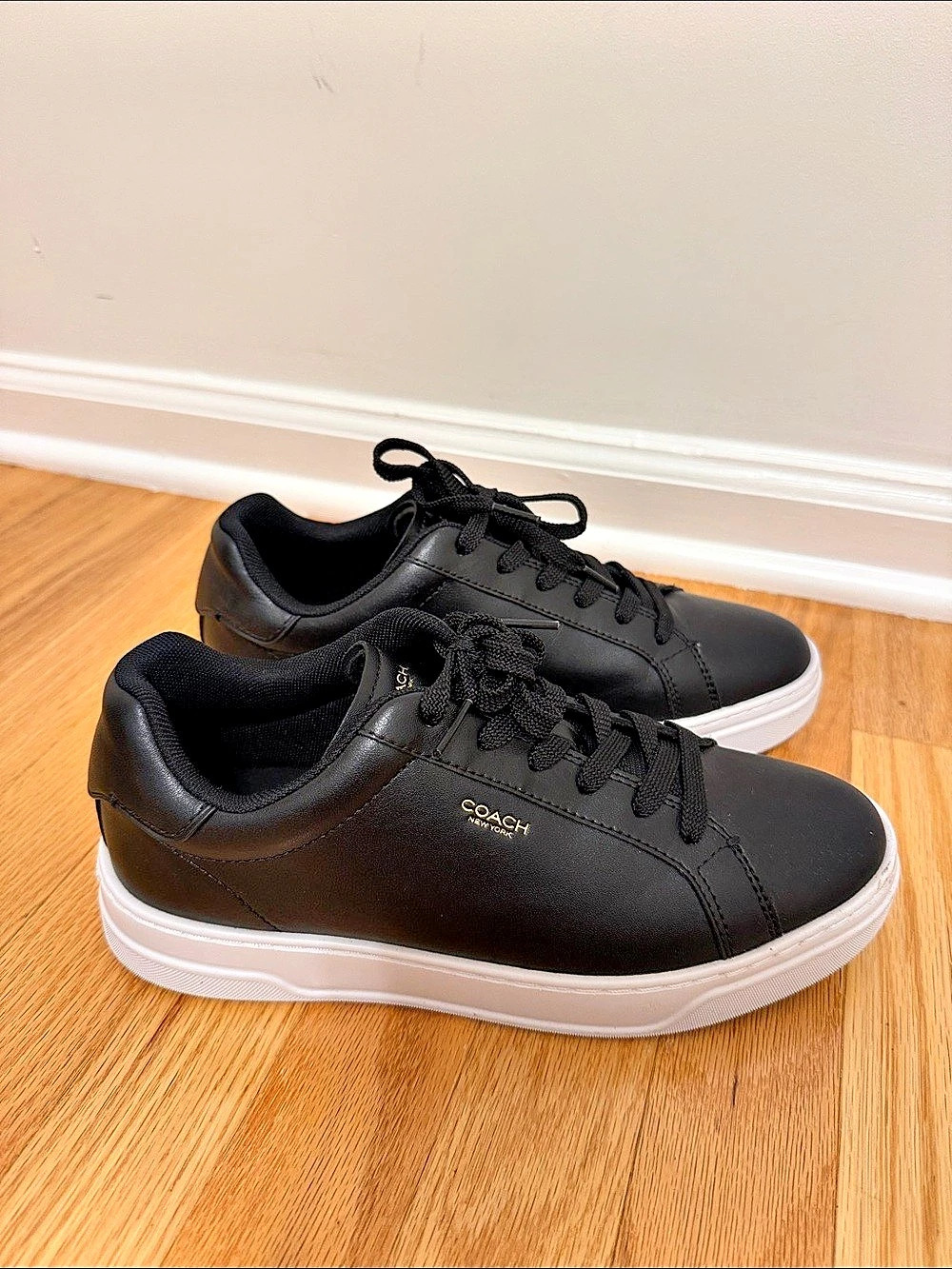 ach Men’s Black Leather Low Top Sneakers Size 7.5 Like New